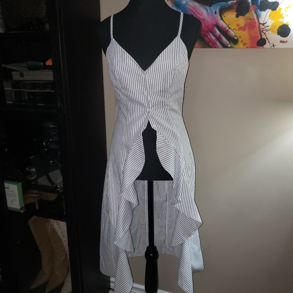 Fashion Nova Tops - Like New fashion Nova womens size small pinstriped white long cropped top shirt